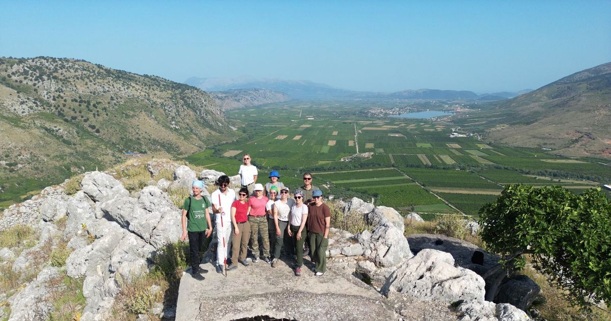 Foto di gruppo della campagna 2025 a Çuka e Ajtoit