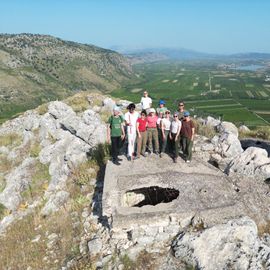 2025. Foto di Gruppo sulla sommità della collina
